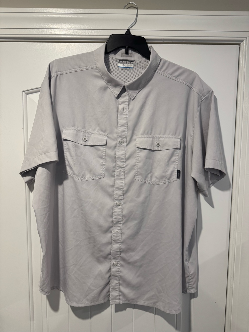 Columbia Light Gray Short Sleeve Button-Down Shirt